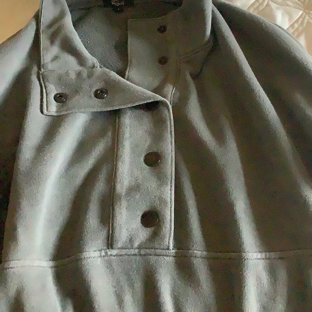 Women’s Rails pullover! - Picture 3 of 4